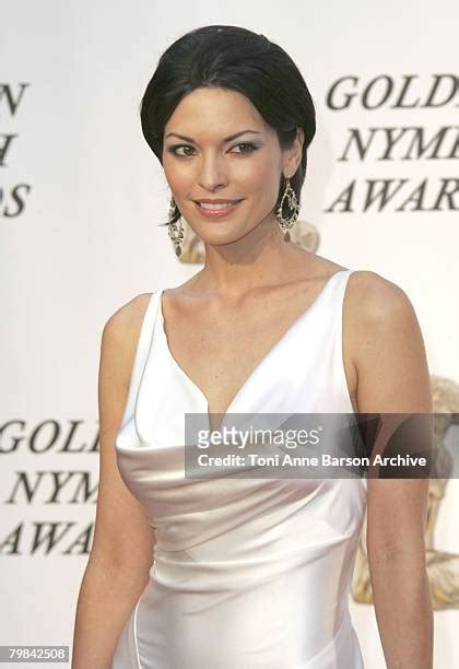 1,125 Alana De La Garza Photos